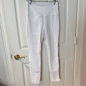 Lysse White Leggings wide waist band wit back pocket medium